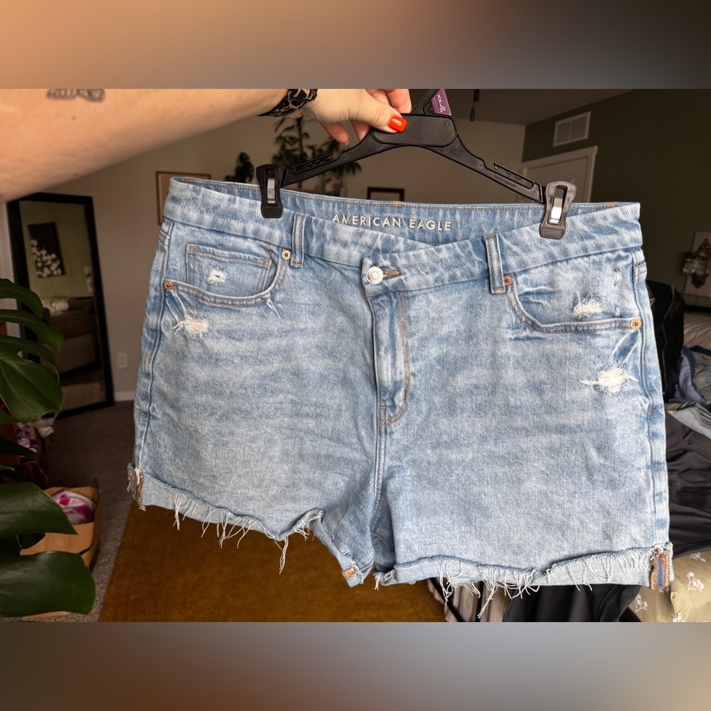 American Eagle Outfitters Women's Distressed Light Blue Mom Jean Shorts